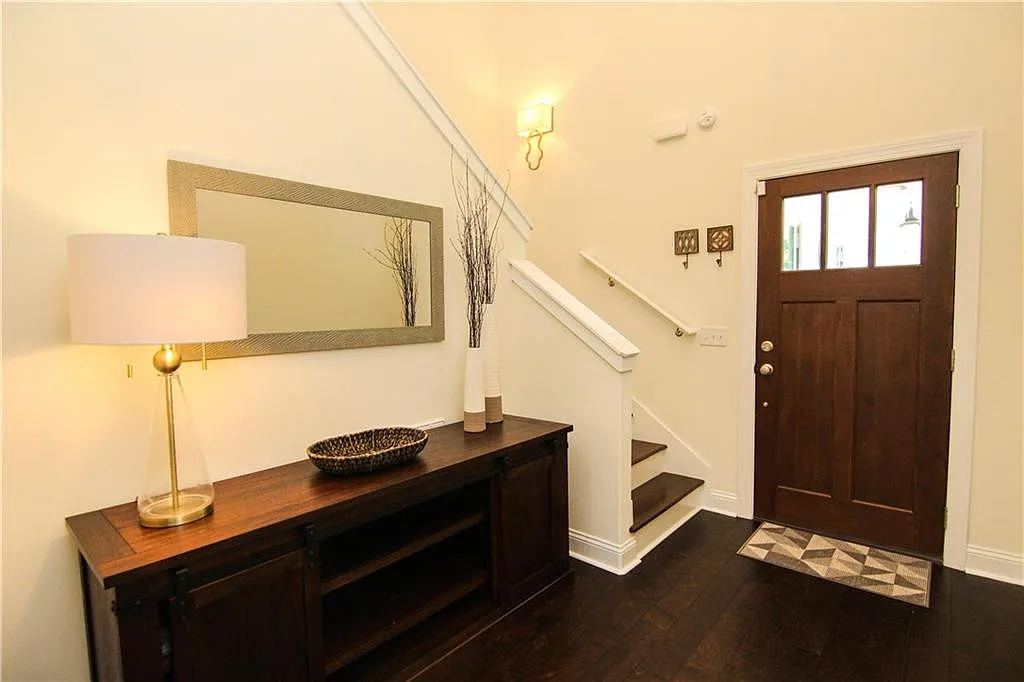 3 bed, 2.5 bath, 2834 sqft, $6,500 — Photo 4