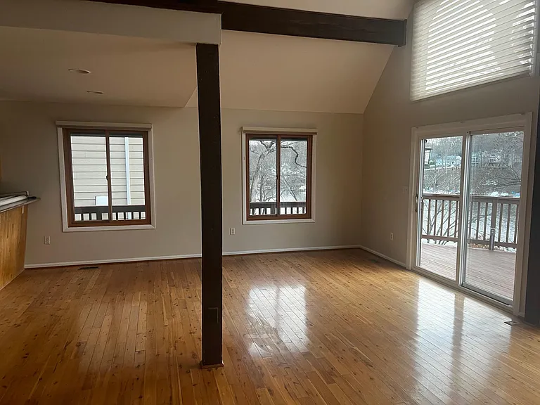 685 Shore Rd — Photo 11