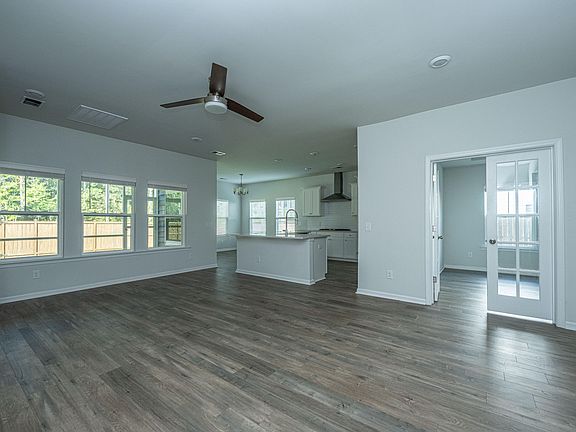 5th image of 326 Garden Lily Ln