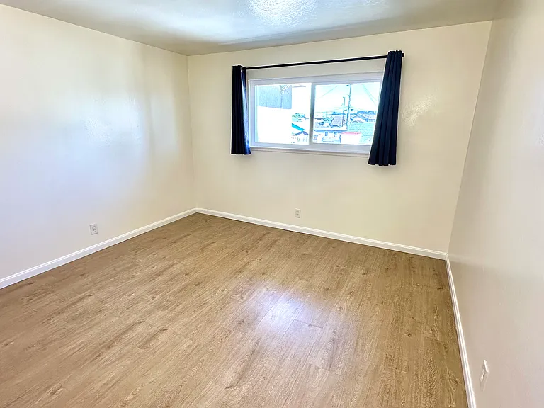 1328 Sutter Ave #4 — Photo 5