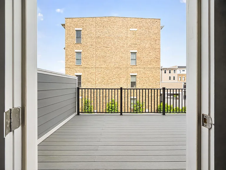 333 SE Eheart St — Photo 24