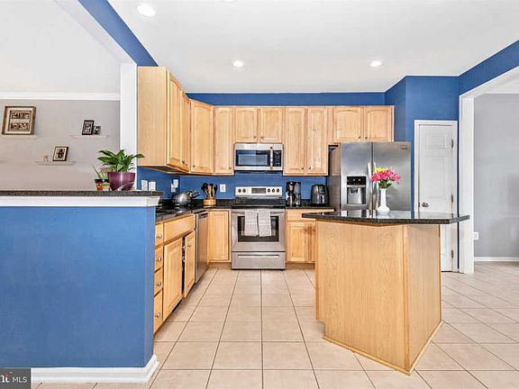 5th image of 23 Wash House Cir