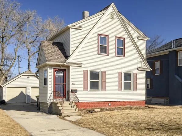 412 West Newhall AVENUE, Waukesha, WI 53186