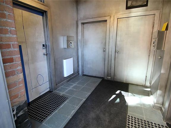 3rd image of 429 N Franklin St #116