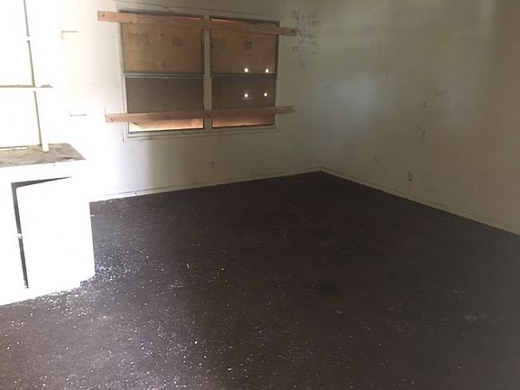 3rd image of 852 W Avenue H14