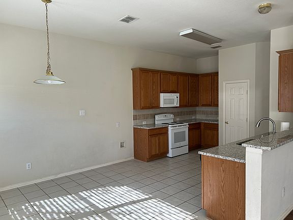 5th image of 504 Rocky Creek Dr