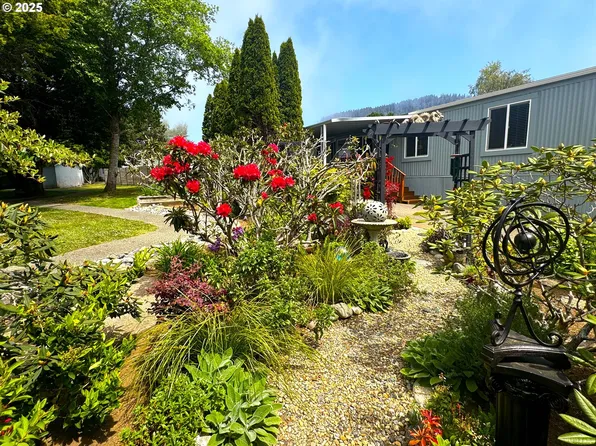 16131 W Hoffeldt Ln, Brookings, OR 97415