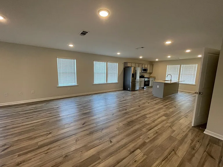 132 Asbury Park Dr — Photo 4