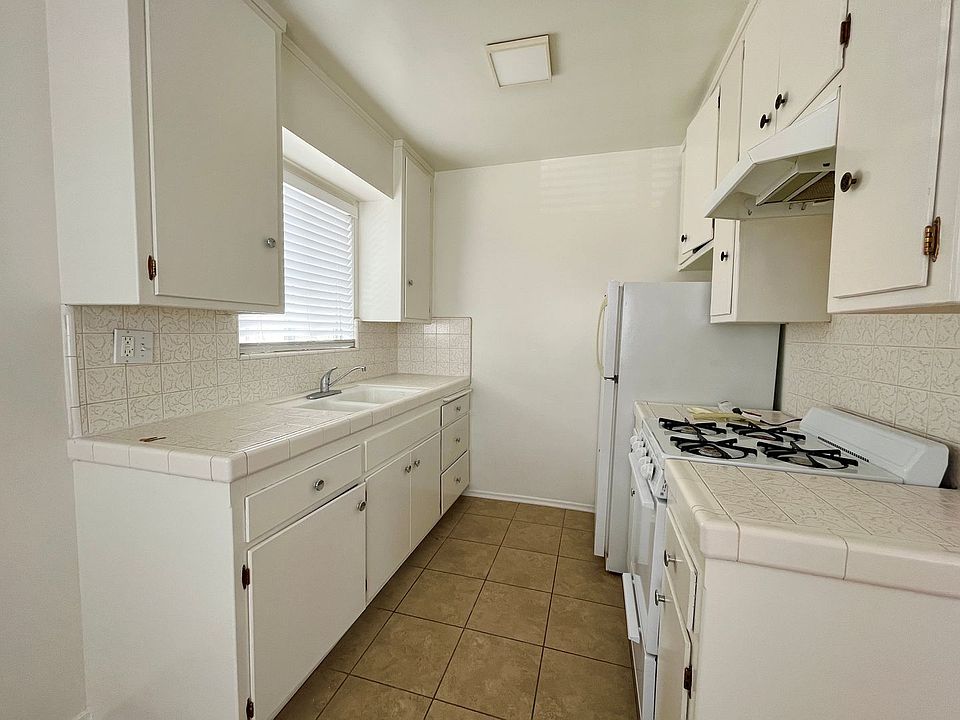 1st image of 1640 Colby Ave #15