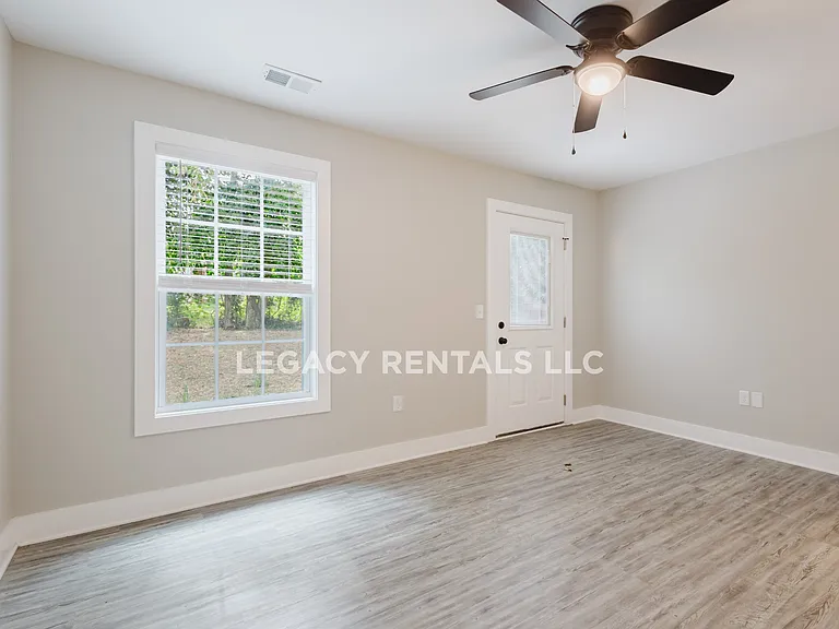 326 Elm St — Photo 5