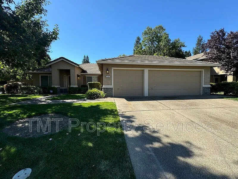 4 bed, 2.0 bath, 1716 sqft, $2,850 — Photo 2