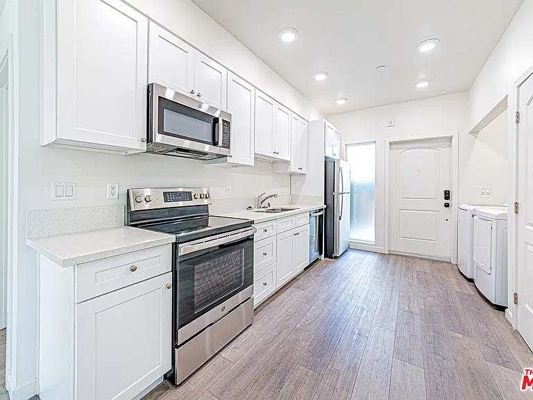 5912 Satsuma Ave — Photo 3