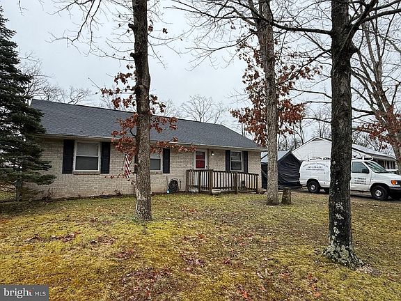 4th image of 1001 Louis Dr
