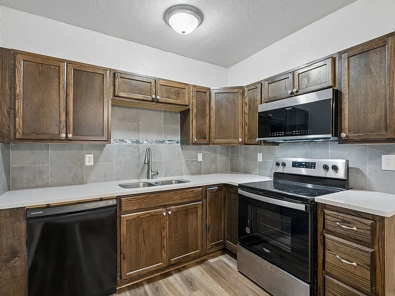 510 N Marshall Dr — Photo 9