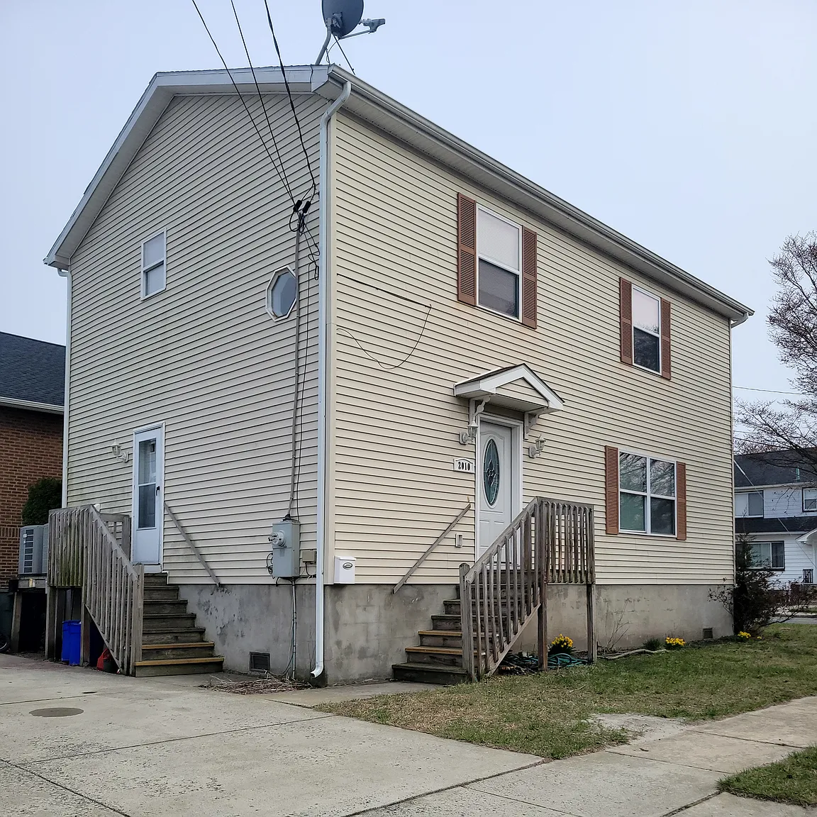 2010 Grammercy Ave photo 1