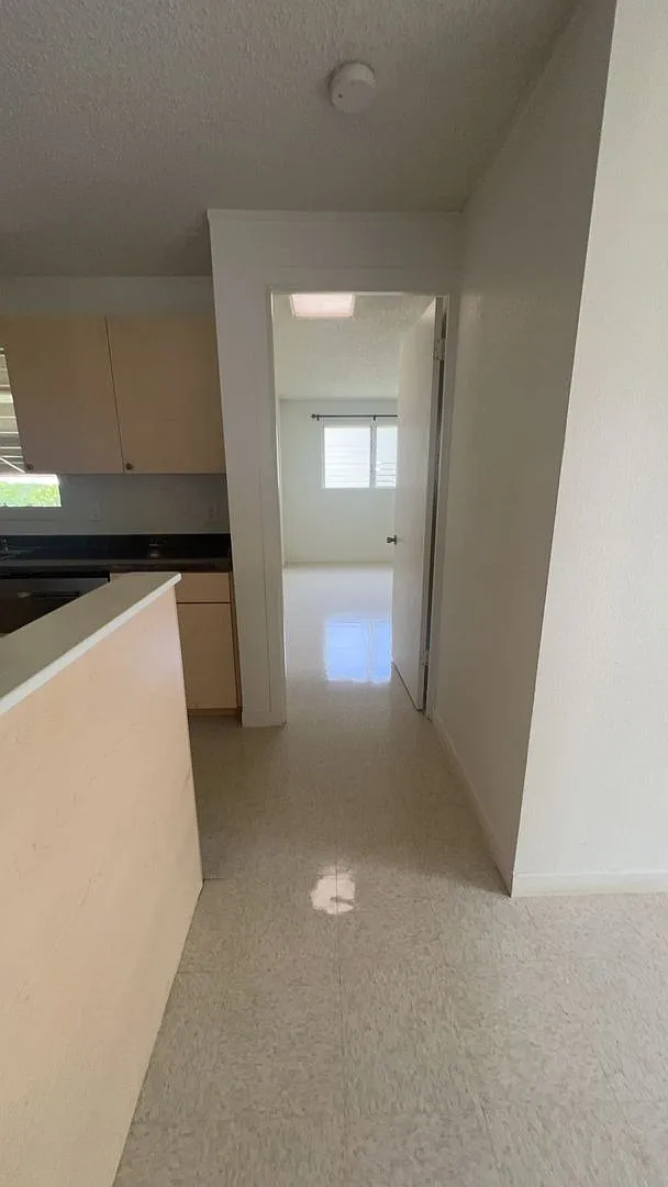 Spacious Single Family Home In Moanalua Valley — Photo 3