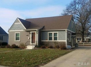 1611 Crescent Dr, Pekin, IL 61554