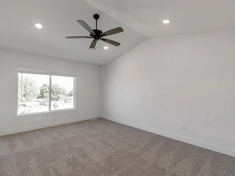 1398 N Meadow Ln — Photo 11