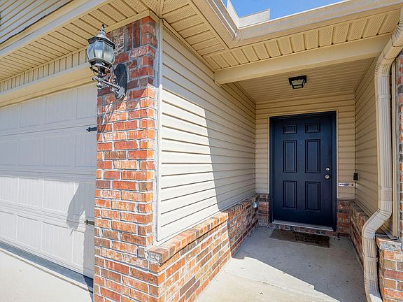 3rd image of 1326 S Kingfisher Ln
