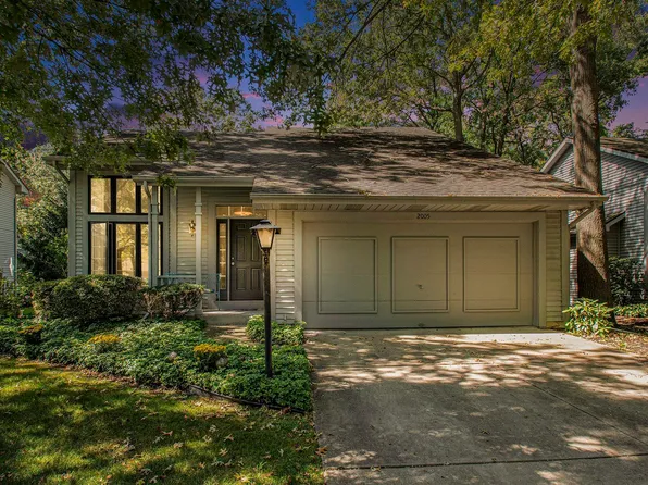 2005 Creekbank Ln, South Bend, IN 46635