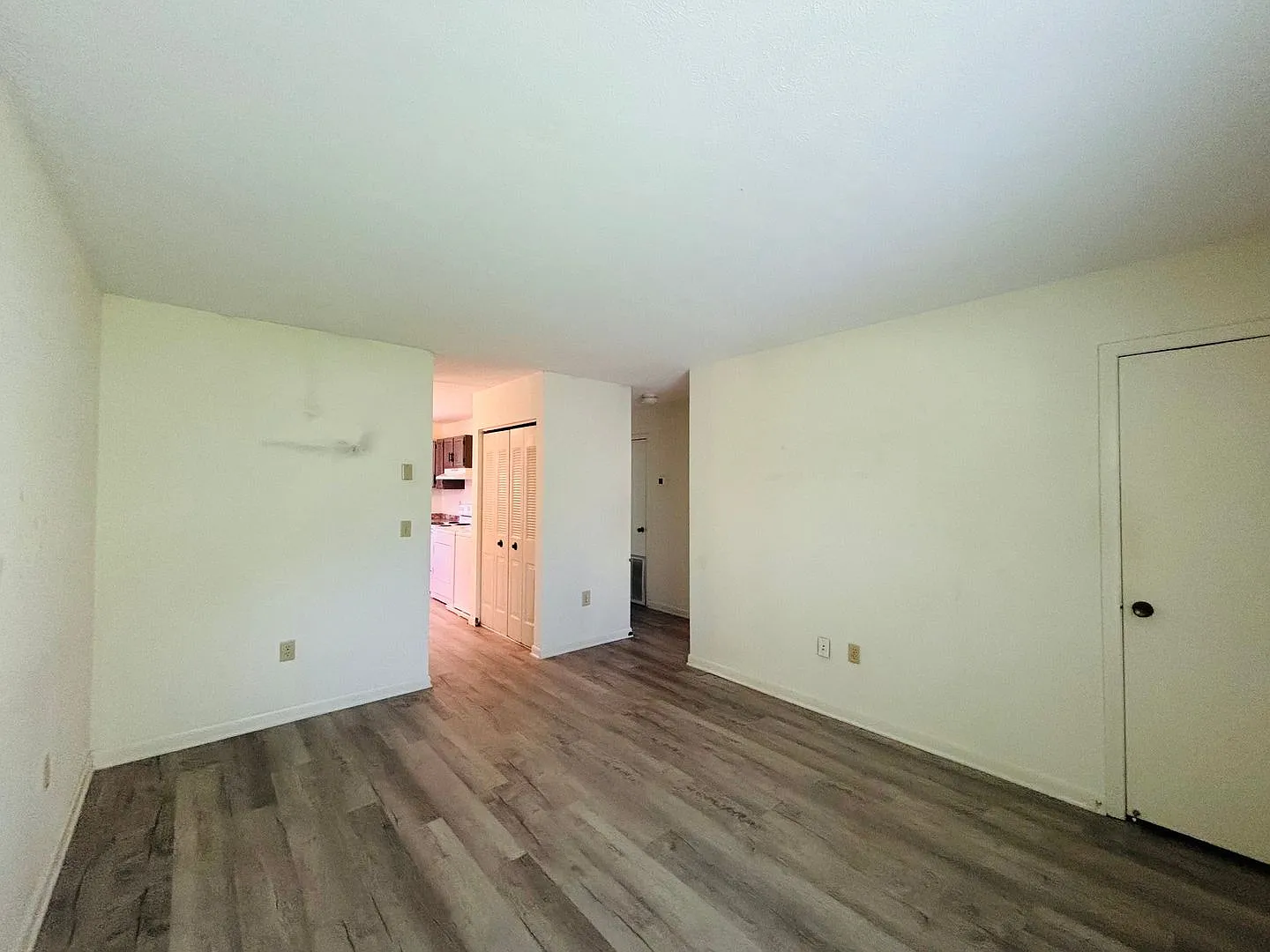 2 Bedroom 1 Bath Duplex — Photo 3