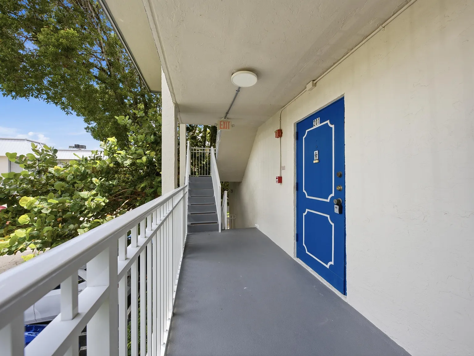 2 bed, 2.0 bath, 1179 sqft, $2,000 — Photo 3