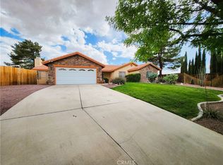 16213 Lake View Ln, Apple Valley, CA 92307
