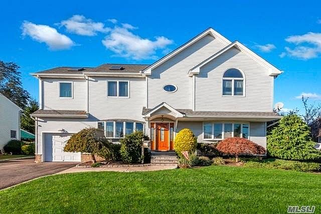 1st image of 15 Hampshire Dr