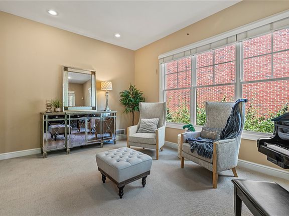 4th image of 1331 Parkview Blvd