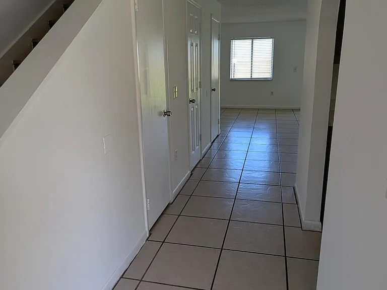 174 San Juan Cir — Photo 3
