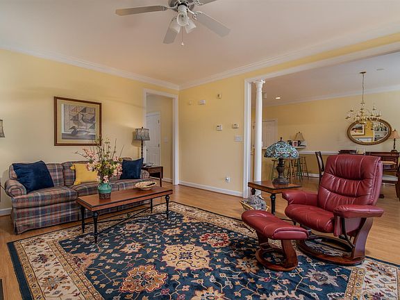 4th image of 1038 Doulton Cir