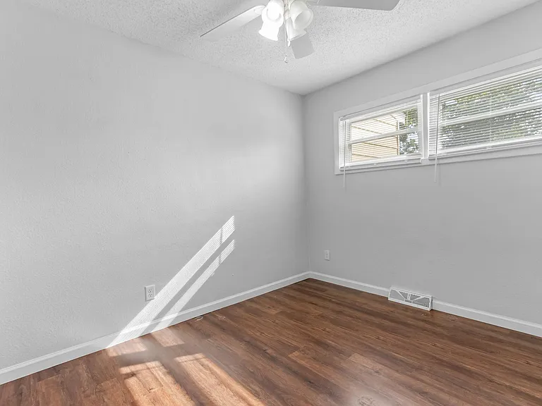 2124 Jeffrey Dr — Photo 13