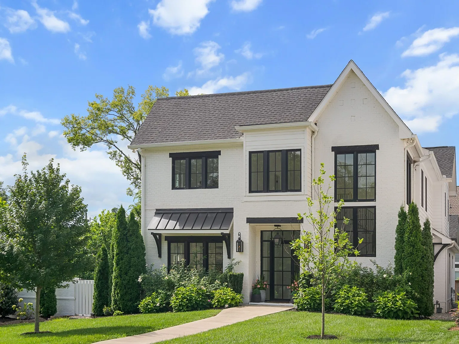 5 bed, 4.5 bath, 4247 sqft, $9,500 — Photo 2