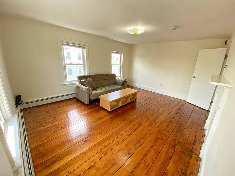 64 Preston St — Photo 4