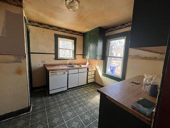 5th image of 1553 E Hickory St