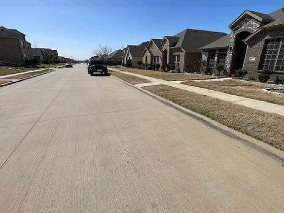 Exterior Neighborhood (street photo)
