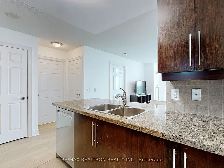 25 Greenview Ave W #2515 — Photo 16