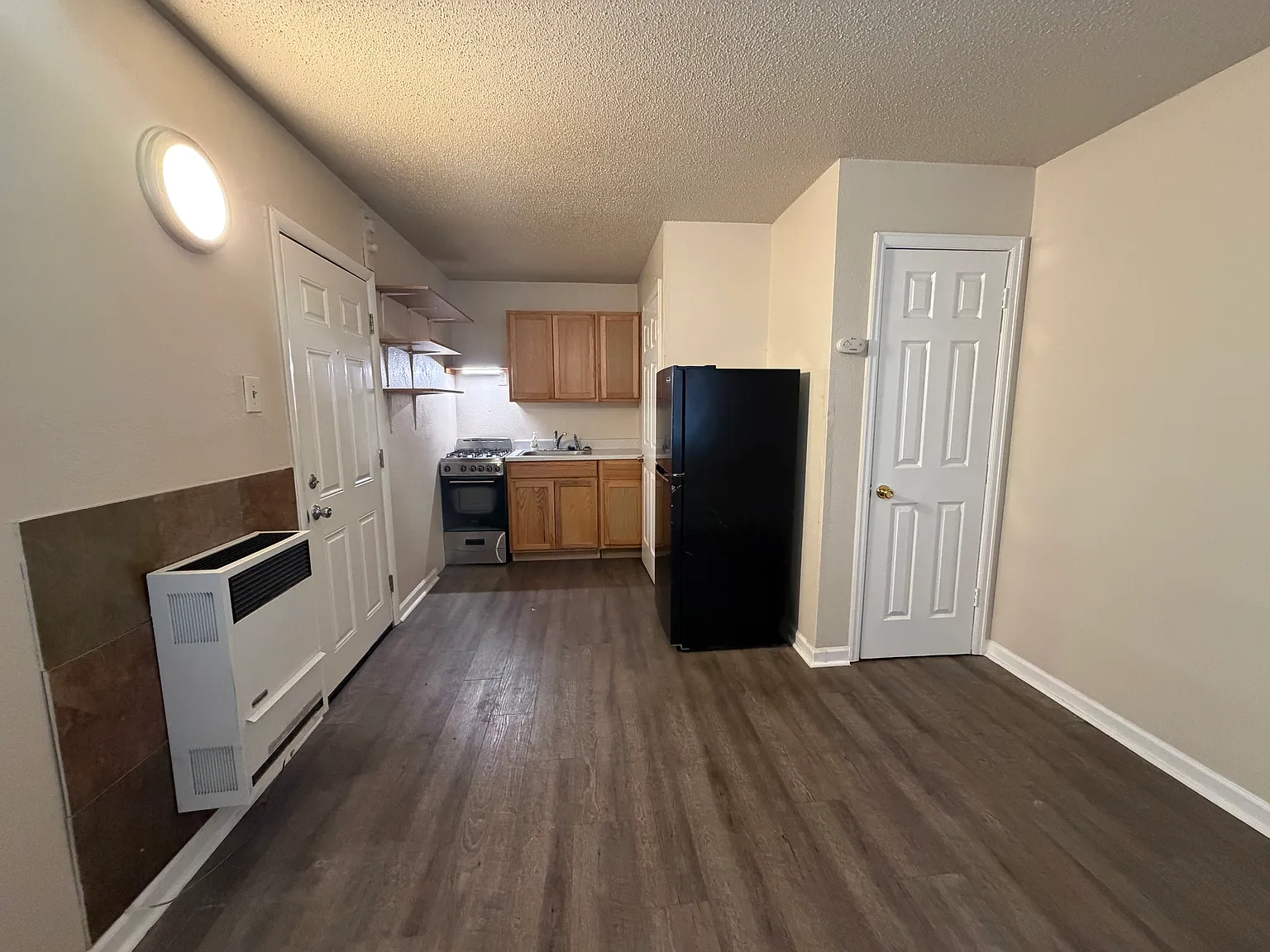 Studio, 300 sqft, $949 — Photo 2