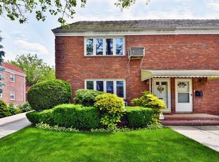 7525 198th St, Fresh Meadows, NY 11366