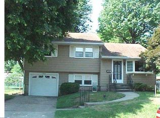 3532 Edgewater Ln, Brookhaven, PA 19015