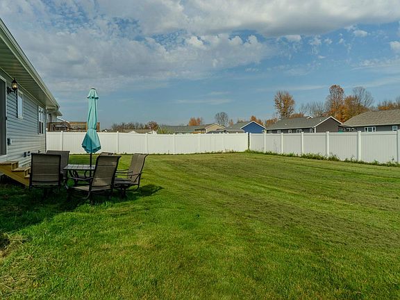 3rd image of 8403 HINNER SPRINGS DRIVE