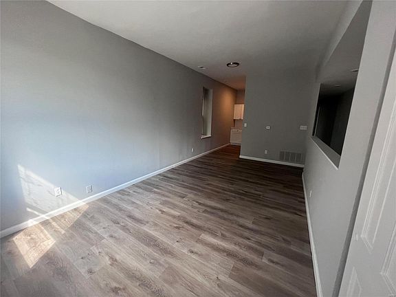 3rd image of 2308 S Jefferson Ave