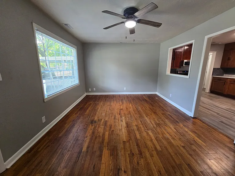1635 W Lynn St — Photo 2