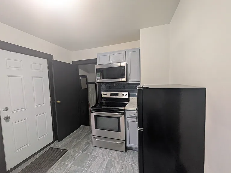 1059 Whittier Ave — Photo 14