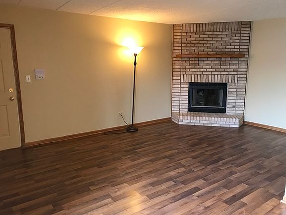 3rd image of 6154 W 63rd St Unit 1E