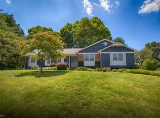 2 Hilltop Cir, Mendham, NJ 07945