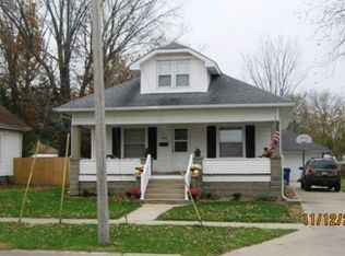 408 Vincennes Ave, Flora, IL 62839