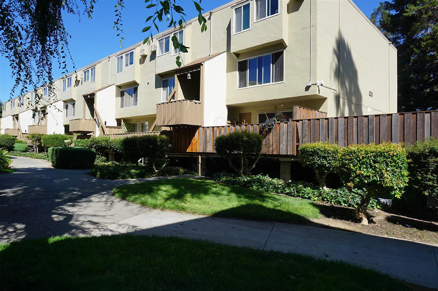 2 bed, 1.5 bath, 1099 sqft, $2,995 — Photo 1