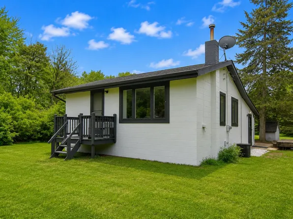 27939 38th Ave, Paw Paw, MI 49079