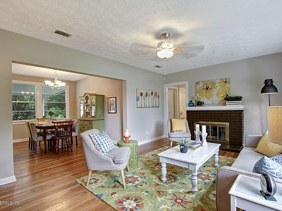 3rd image of 1714 Peachtree Cir S